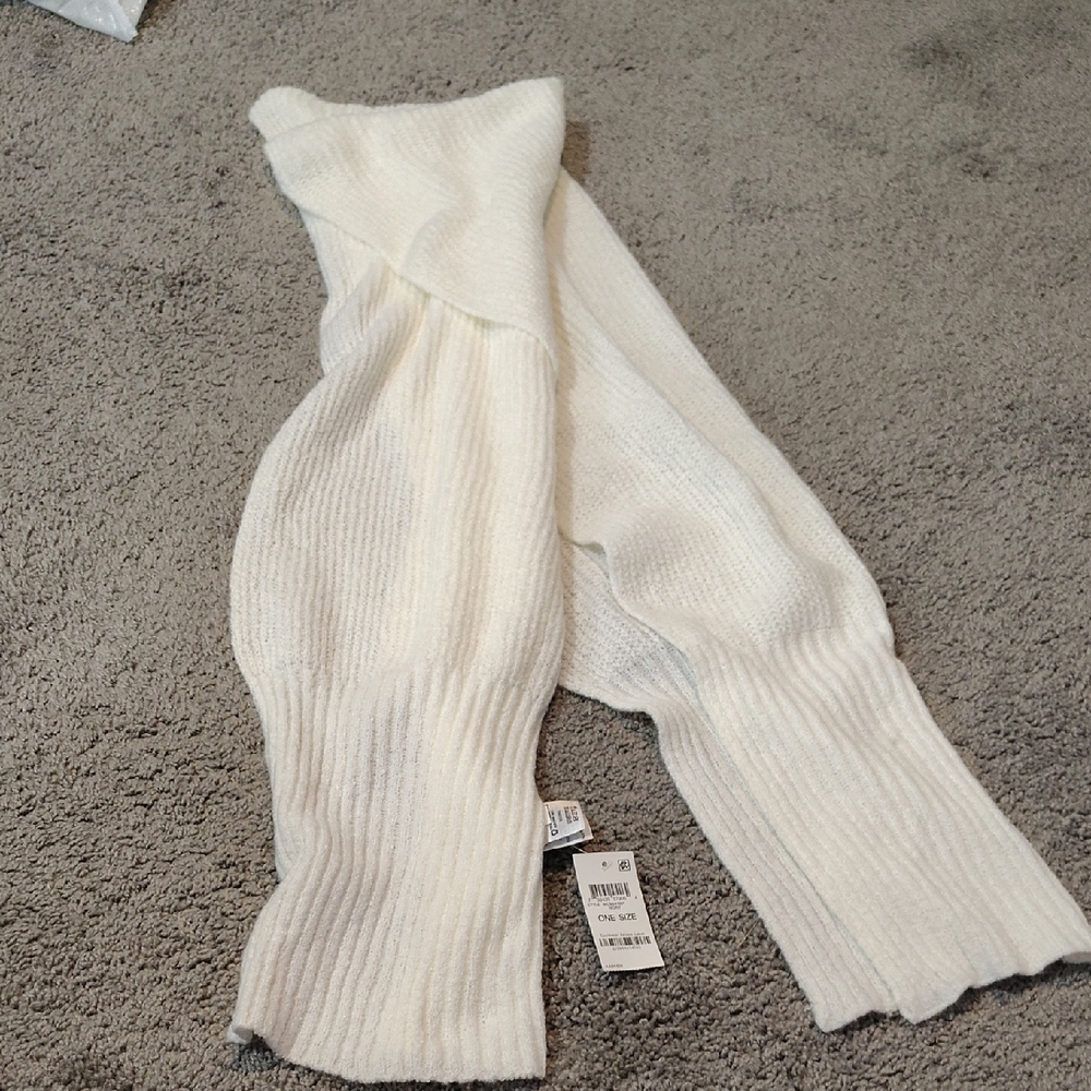 Cozy White Knit Scarf